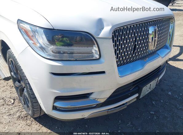 5LMJJ2LT7JEL07004 2018 LINCOLN NAVIGATOR White Widok z przodu