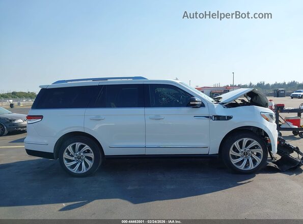 5LMJJ2NG7REL19276 2024 LINCOLN NAVIGATOR Белый Вид задней части салона