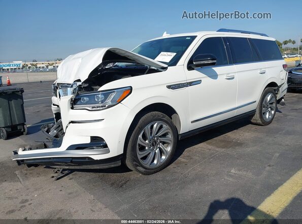 5LMJJ2NG7REL19276 2024 LINCOLN NAVIGATOR Белый Передняя левая четверть