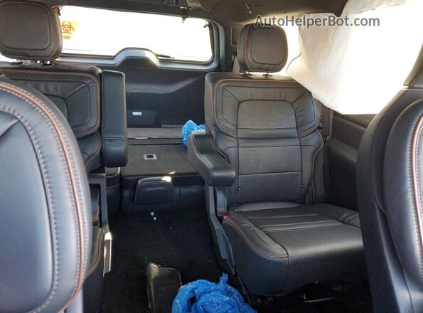 5LMJJ2TG6PEL00217 2023 LINCOLN NAVIGATOR Белый Вид задних сидений