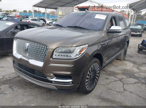5LMJJ2TT0JEL10049 2018 LINCOLN NAVIGATOR Коричневый Передняя левая четверть