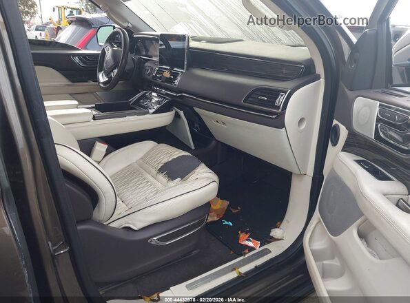 5LMJJ2TT0JEL10049 2018 LINCOLN NAVIGATOR Коричневый Вид салона спереди
