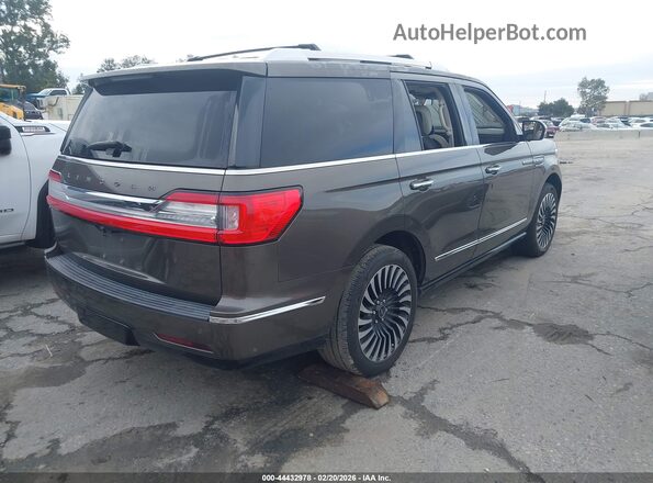 5LMJJ2TT0JEL10049 2018 LINCOLN NAVIGATOR Коричневый Задняя правая четверть