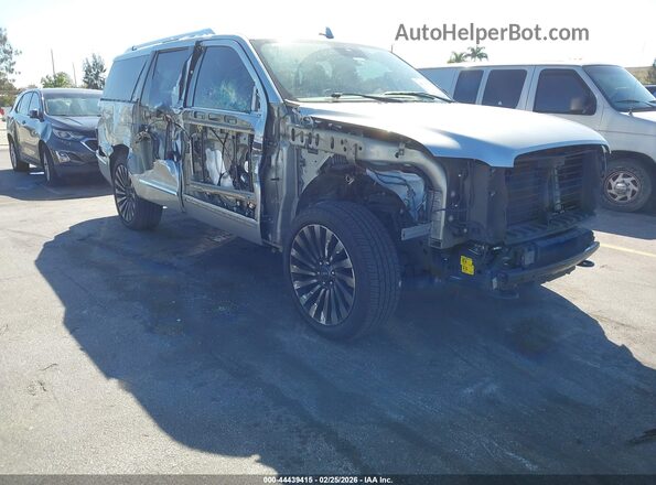 5LMJJ3KT7MEL18239 2021 LINCOLN NAVIGATOR Серебряный Вид спереди