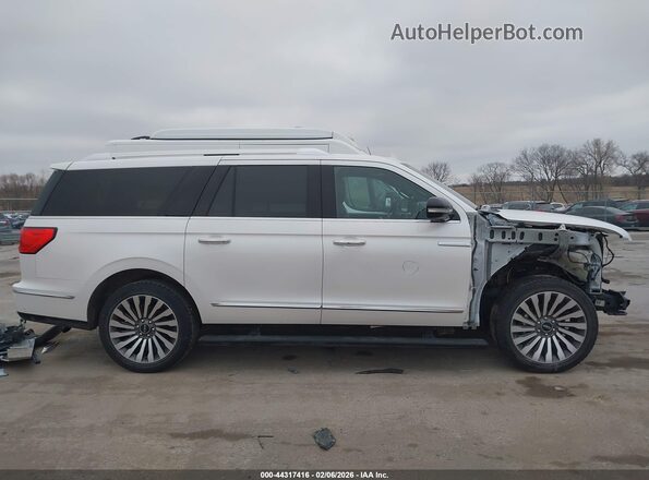 5LMJJ3LT2KEL00677 2019 LINCOLN NAVIGATOR L White Vista interior trasera