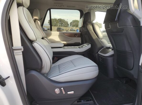 5LMJJ3TG2SEL09589 2025 LINCOLN NAVIGATOR Белый Вид задней части салона