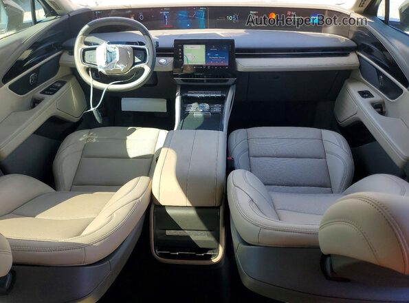 5LMPJ8JA9SJ957069 2025 LINCOLN NAUTILUS Белый Вид панели приборов