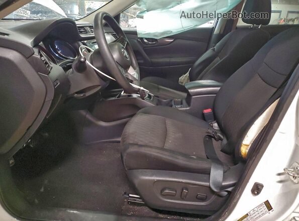 5N1AT2MT3HC815875 2017 NISSAN ROGUE Белый Вид салона спереди