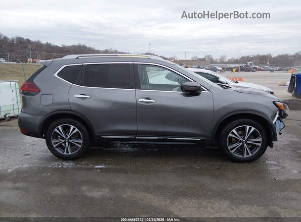 5N1AT2MT6JC794896 2018 NISSAN ROGUE Серый Вид задней части салона