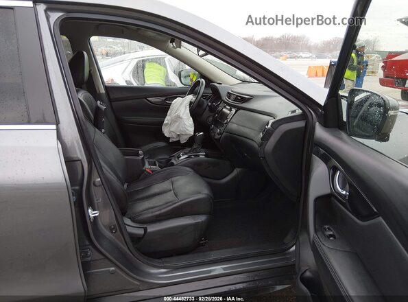5N1AT2MT6JC794896 2018 NISSAN ROGUE Серый Вид салона спереди