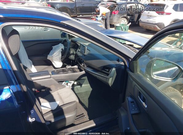 5N1BT3BA3RC696500 2024 NISSAN ROGUE Синий Вид салона спереди