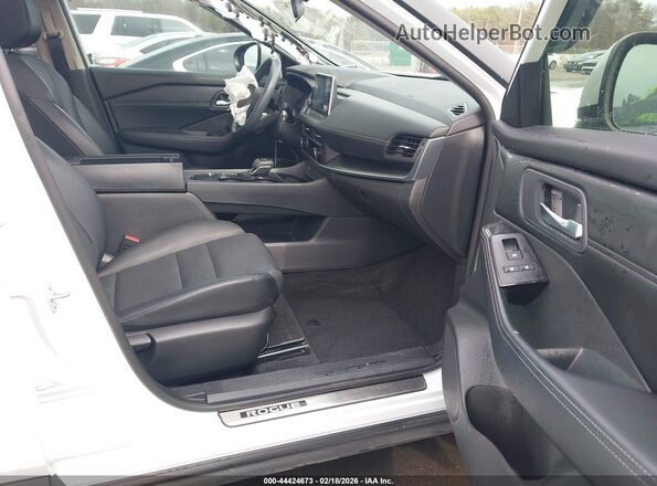5N1BT3BA4RC733280 2024 NISSAN ROGUE Белый Вид салона спереди