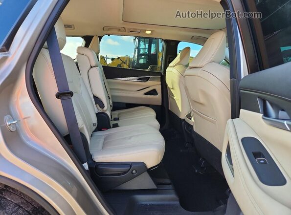 5N1DL1FR0PC354447 2023 INFINITI QX60 Gold Widok wnętrza z tyłu
