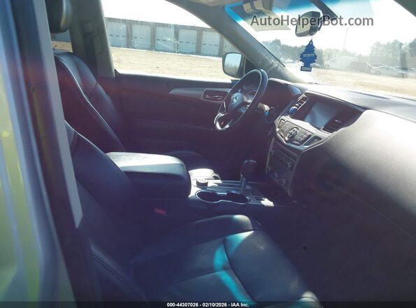 5N1DR2MM6KC613432 2019 NISSAN PATHFINDER Серебряный Вид салона спереди