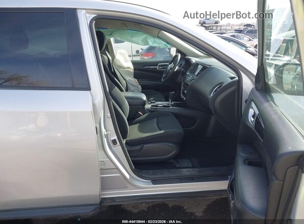 5N1DR2MMXJC632399 2018 NISSAN PATHFINDER Серебряный Вид салона спереди