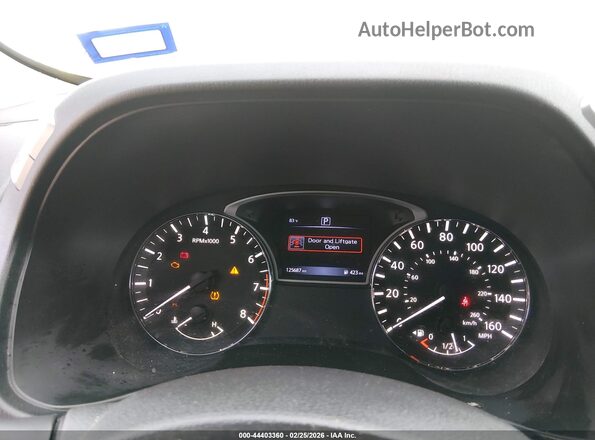 5N1DR2MN5HC608577 2017 NISSAN PATHFINDER Silver Հետևի նստատեղերի տեսք