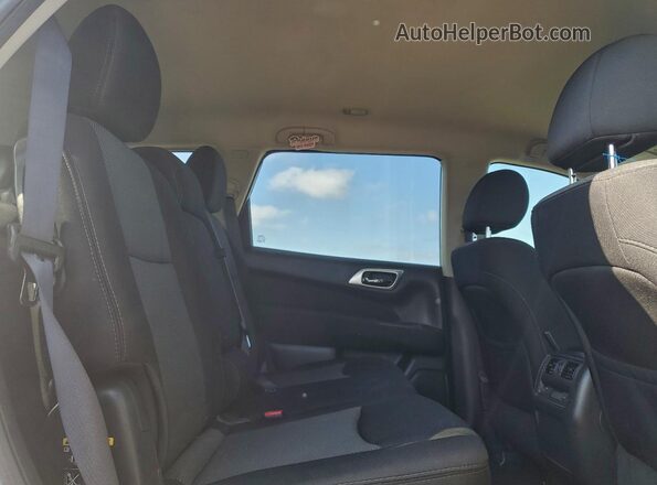 5N1DR2MN8HC670846 2017 NISSAN PATHFINDER Серебряный Вид задней части салона