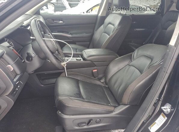 5N1DR3CC2PC201675 2023 NISSAN PATHFINDER Черный Вид салона спереди