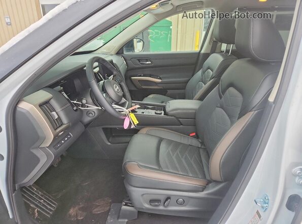 5N1DR3DJ8SC248165 2025 NISSAN PATHFINDER Белый Вид салона спереди
