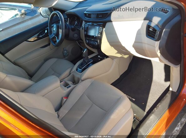 5N1ET2MVXHC768895 2017 NISSAN ROGUE HYBRID Оранжевый Вид салона спереди