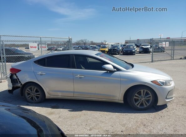 5NPD84LF5HH212070 2017 HYUNDAI ELANTRA Silver Widok wnętrza z tyłu