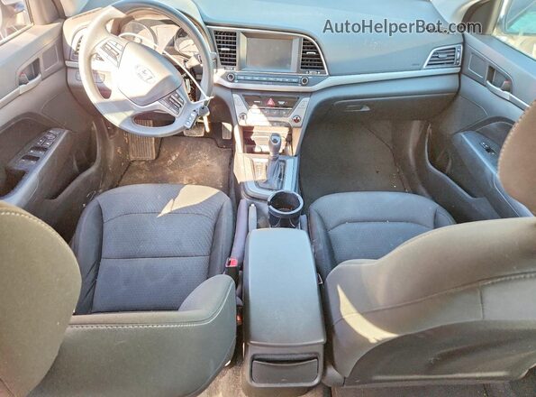 5NPD84LF5JH268256 2018 HYUNDAI ELANTRA Серебряный Вид панели приборов