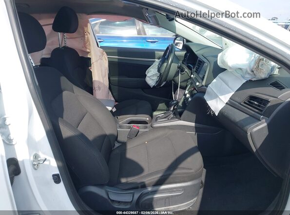 5NPD84LF7LH605562 2020 HYUNDAI ELANTRA Белый Вид салона спереди
