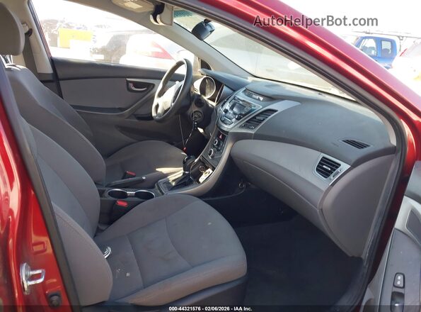 5NPDH4AE3GH700992 2016 HYUNDAI ELANTRA Красный Вид салона спереди