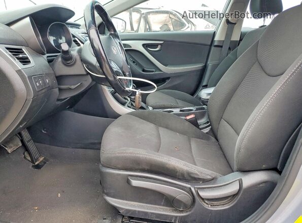 5NPDH4AE3GH760884 2016 HYUNDAI ELANTRA Серебряный Вид салона спереди