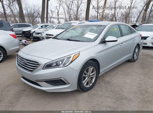 5NPE24AF0GH285855 2016 HYUNDAI SONATA Серебряный Передняя левая четверть