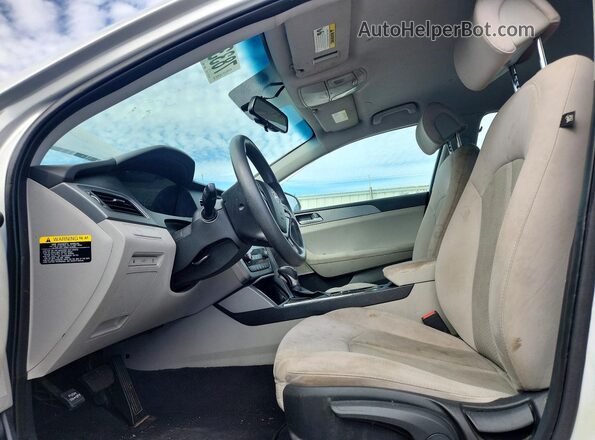 5NPE24AF2GH328561 2016 HYUNDAI SONATA Silver Widok wnętrza z przodu