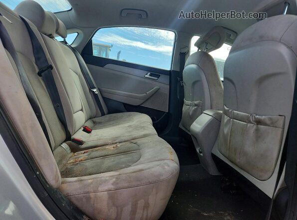 5NPE24AF2GH328561 2016 HYUNDAI SONATA Silver Widok tylnych siedzeń