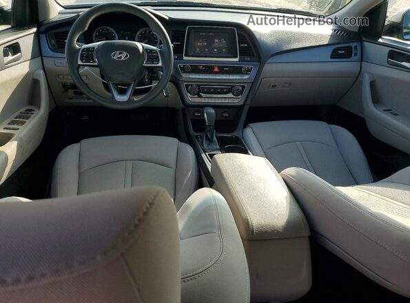 5NPE24AF2KH803151 2019 HYUNDAI SONATA Silver Widok deski rozdzielczej