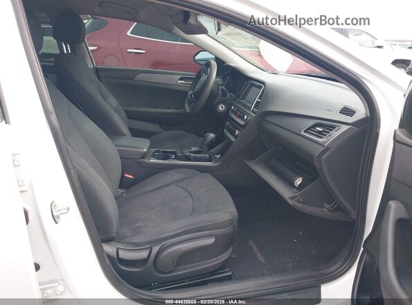 5NPE24AF3KH784738 2019 HYUNDAI SONATA Белый Вид салона спереди