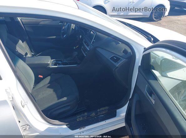 5NPE24AF6KH755864 2019 HYUNDAI SONATA Белый Вид салона спереди