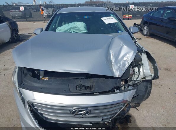 5NPE24AF8GH295520 2016 HYUNDAI SONATA Серебряный Вид спереди