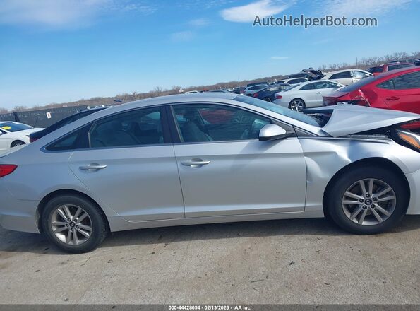 5NPE24AF8GH295520 2016 HYUNDAI SONATA Серебряный Вид задней части салона