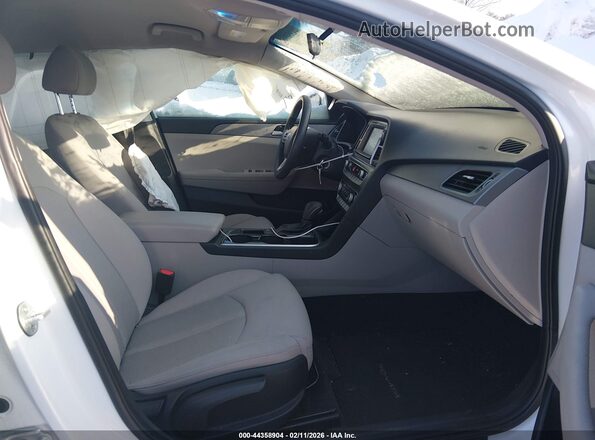 5NPE24AFXJH684389 2018 HYUNDAI SONATA Белый Вид салона спереди