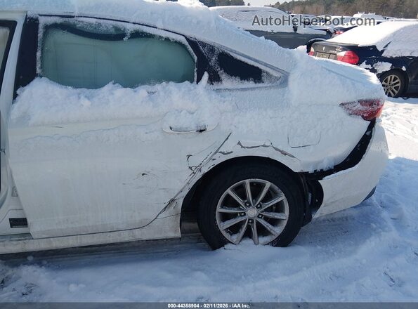 5NPE24AFXJH684389 2018 HYUNDAI SONATA Белый Вид спереди
