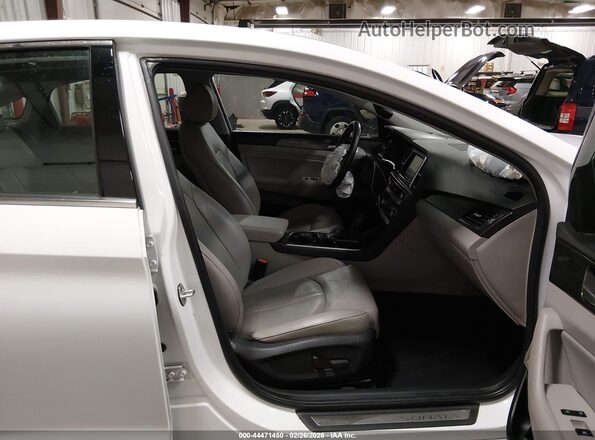 5NPE34AF6JH664203 2018 HYUNDAI SONATA White Widok wnętrza z przodu