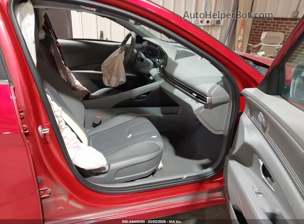 5NPLN4AG2NH057442 2022 HYUNDAI ELANTRA Красный Вид салона спереди