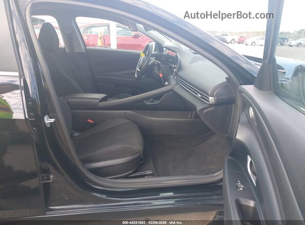 5NPLN4AG4NH058026 2022 HYUNDAI ELANTRA Black Вид салону спереду