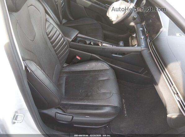 5NPLP4AG5MH000161 2021 HYUNDAI ELANTRA Белый Вид салона спереди