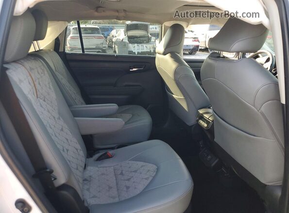 5TDAARAH8PS518360 2023 TOYOTA HIGHLANDER HYBRID White Widok wnętrza z tyłu