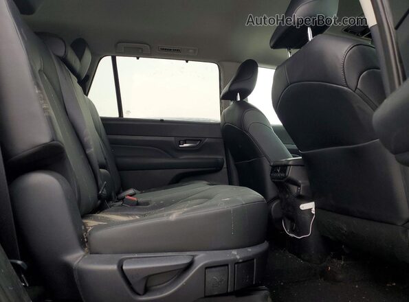 5TDACAB56RS029992 2024 TOYOTA LE Blue Widok wnętrza z tyłu