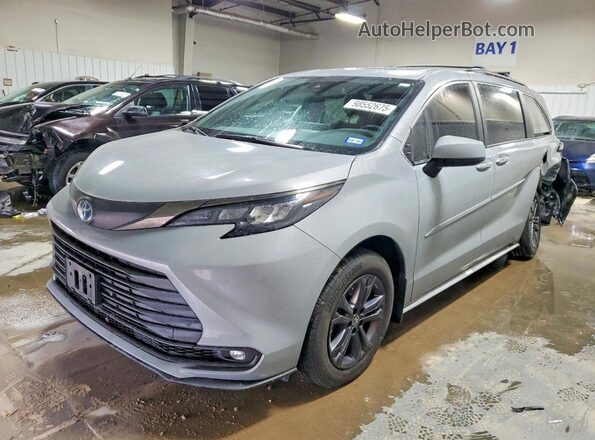 5TDCSKFC1RS145871 2024 TOYOTA SIENNA Gray Vista tres cuartos delantera izquierda