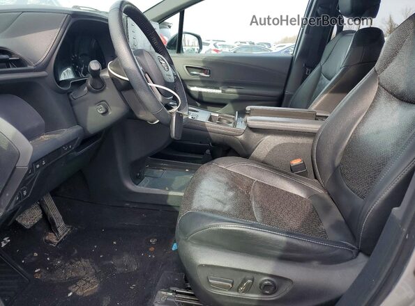 5TDCSKFC5PS075160 2023 TOYOTA SIENNA Silver Вид салону спереду