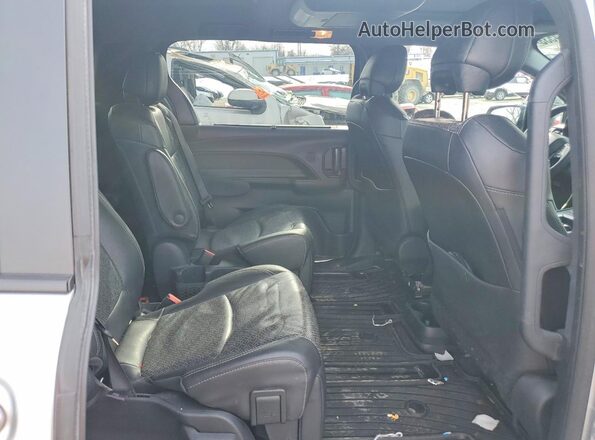 5TDCSKFC5PS075160 2023 TOYOTA SIENNA Silver Вид задніх сидінь