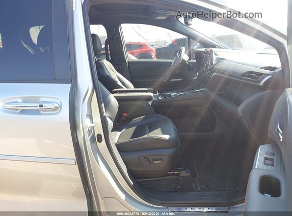 5TDDRKEC6MS060552 2021 TOYOTA SIENNA Silver Սալոնի դիմացի տեսք