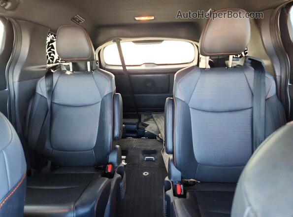 5TDDRKEC8MS069916 2021 TOYOTA SIENNA Silver Вид задніх сидінь